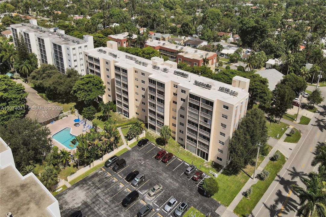 For Sale: $200,000 (2 beds, 2 baths, 1092 Square Feet)