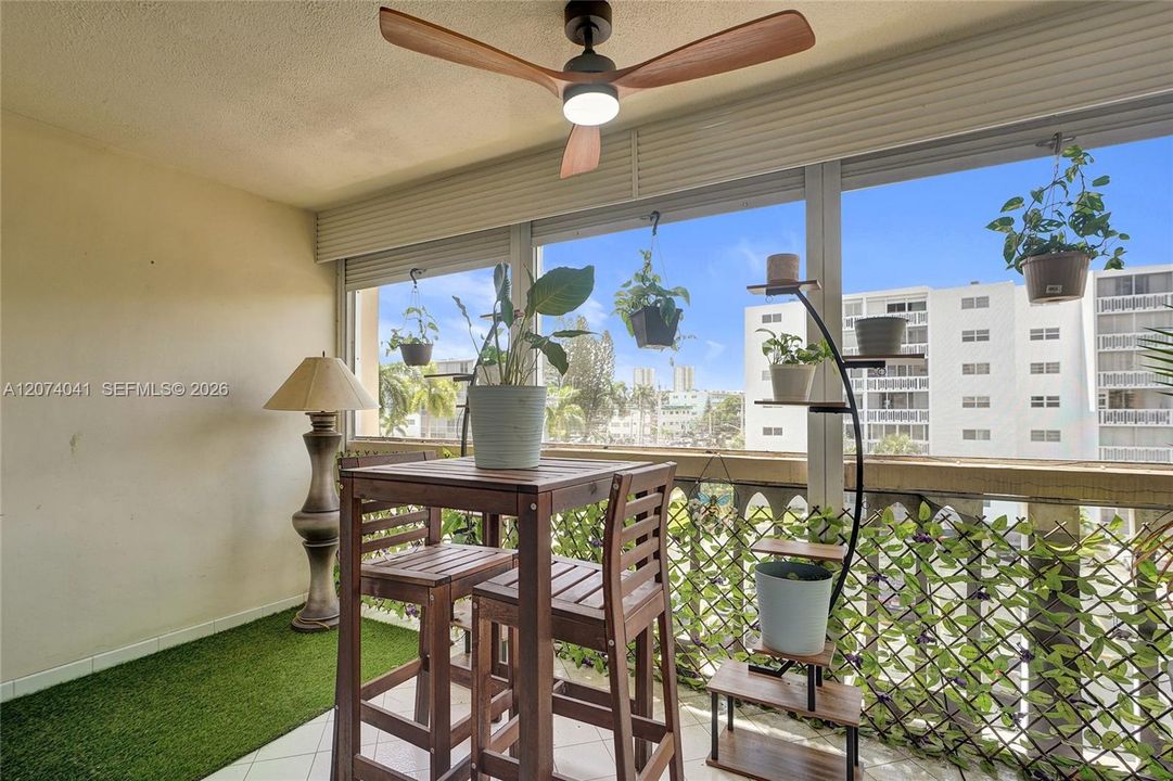 For Sale: $200,000 (2 beds, 2 baths, 1092 Square Feet)