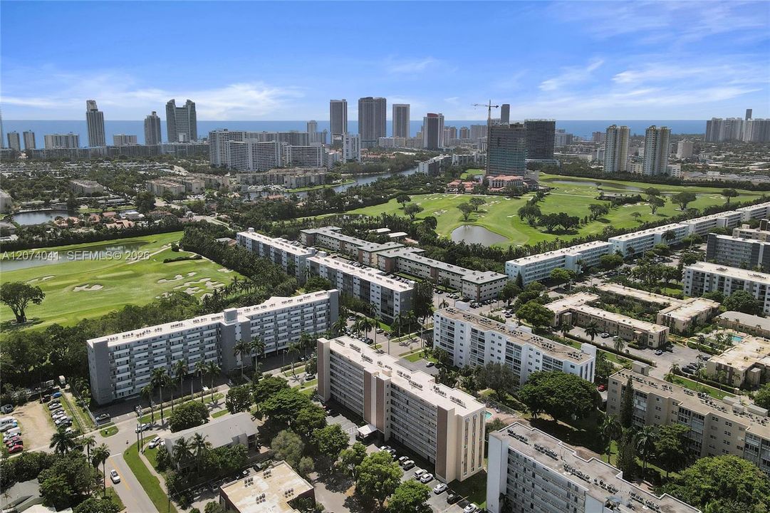 For Sale: $200,000 (2 beds, 2 baths, 1092 Square Feet)