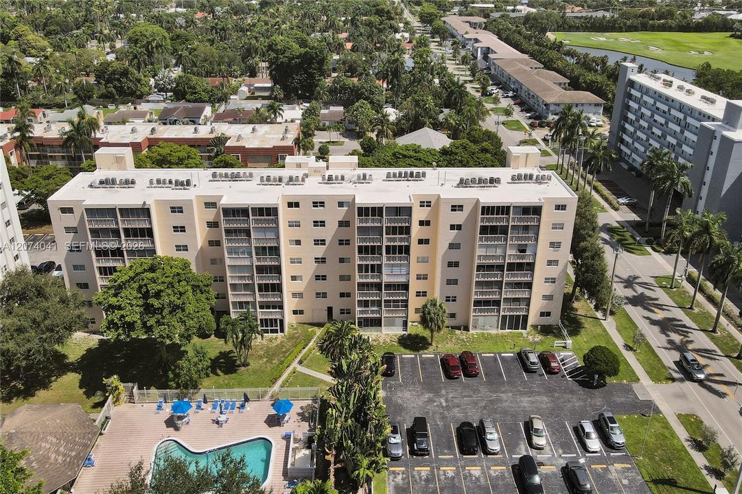 For Sale: $200,000 (2 beds, 2 baths, 1092 Square Feet)