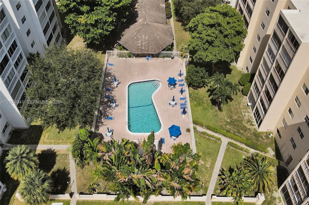 For Sale: $200,000 (2 beds, 2 baths, 1092 Square Feet)