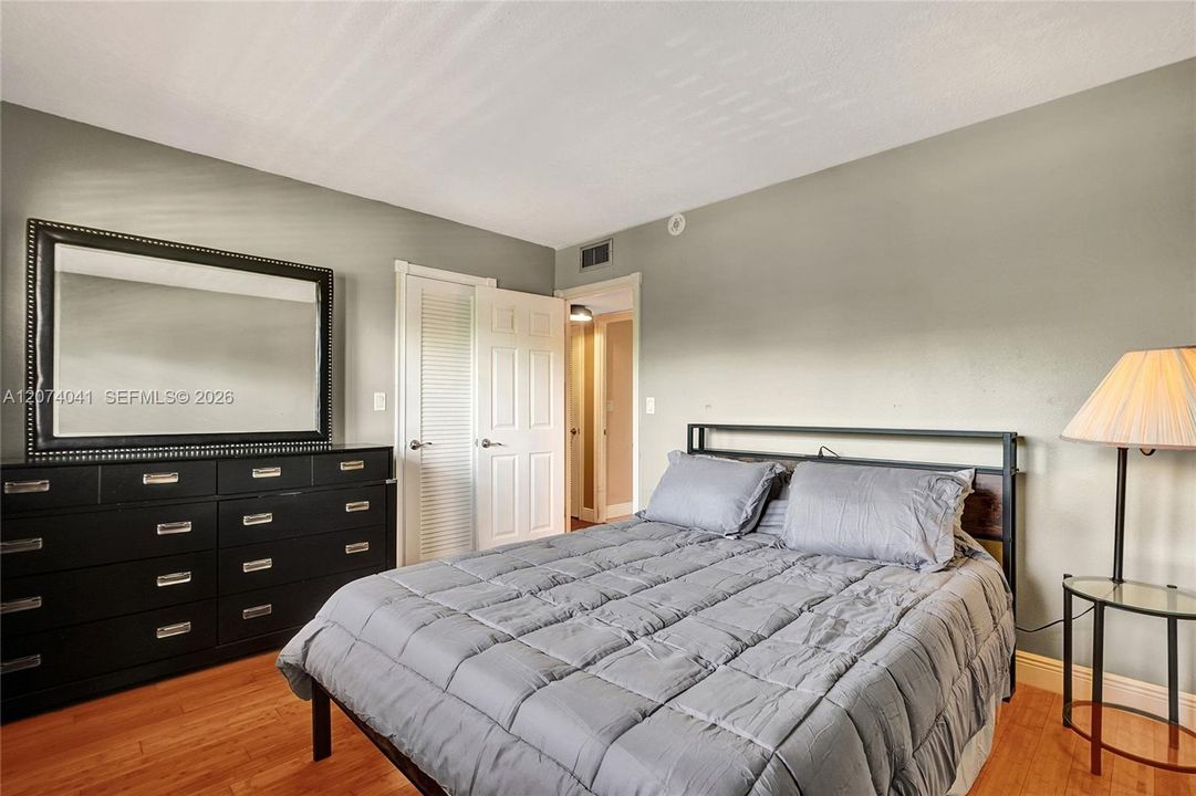 For Sale: $200,000 (2 beds, 2 baths, 1092 Square Feet)
