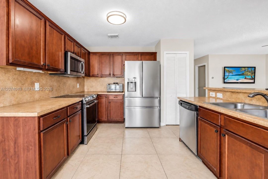 For Sale: $725,000 (4 beds, 2 baths, 2071 Square Feet)