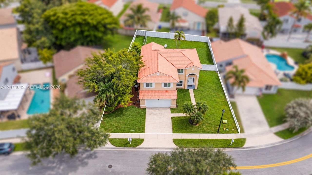 For Sale: $725,000 (4 beds, 2 baths, 2071 Square Feet)