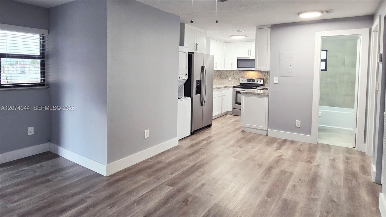For Rent: $1,800 (1 beds, 1 baths, 680 Square Feet)