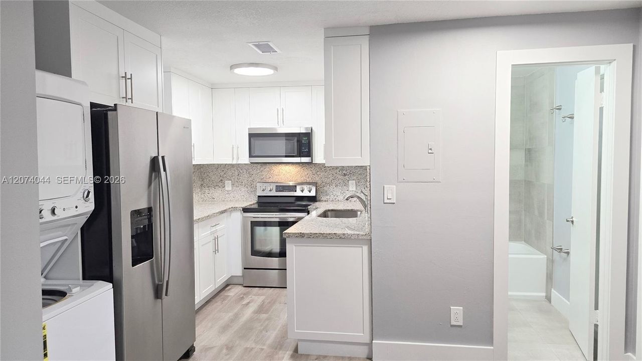 For Rent: $1,800 (1 beds, 1 baths, 680 Square Feet)