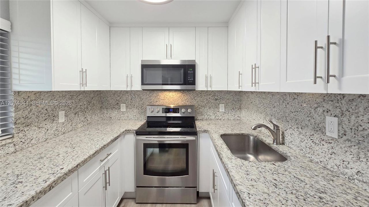 For Rent: $1,800 (1 beds, 1 baths, 680 Square Feet)