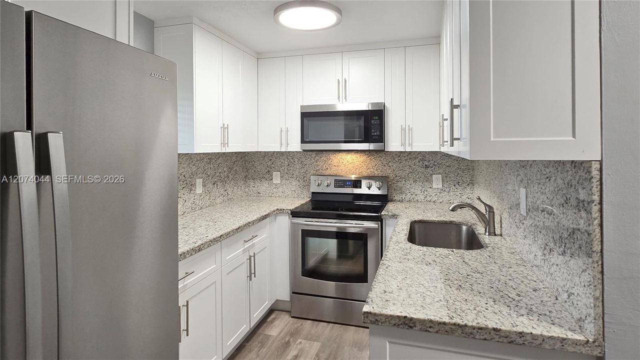 For Rent: $1,800 (1 beds, 1 baths, 680 Square Feet)