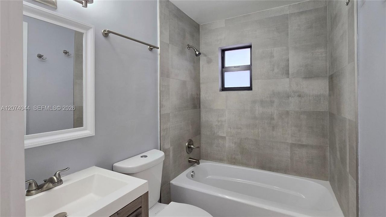 For Rent: $1,800 (1 beds, 1 baths, 680 Square Feet)