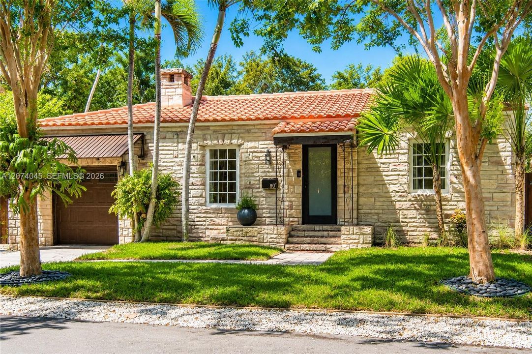 For Sale: $995,000 (2 beds, 1 baths, 962 Square Feet)