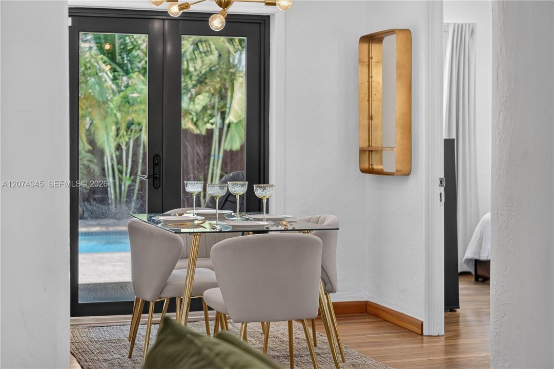 For Sale: $995,000 (2 beds, 1 baths, 962 Square Feet)