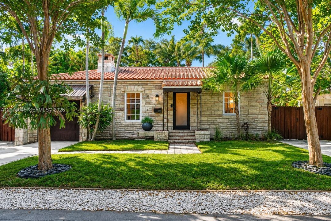 For Sale: $995,000 (2 beds, 1 baths, 962 Square Feet)