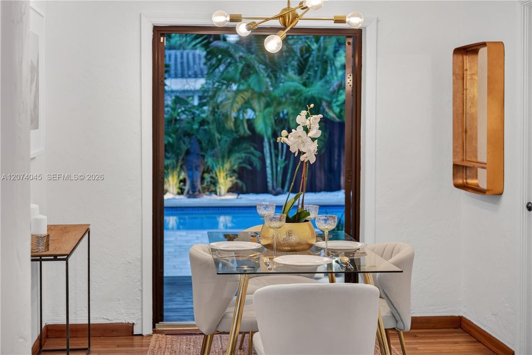 For Sale: $995,000 (2 beds, 1 baths, 962 Square Feet)