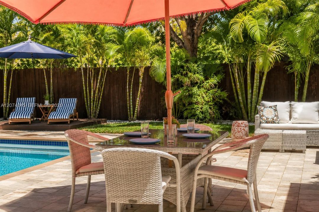 For Sale: $995,000 (2 beds, 1 baths, 962 Square Feet)