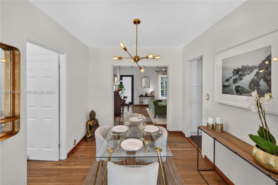 For Sale: $995,000 (2 beds, 1 baths, 962 Square Feet)