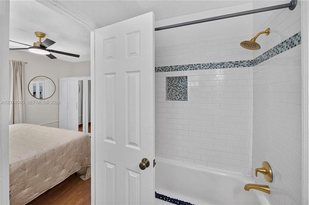 For Sale: $995,000 (2 beds, 1 baths, 962 Square Feet)