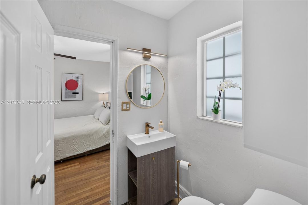 For Sale: $995,000 (2 beds, 1 baths, 962 Square Feet)