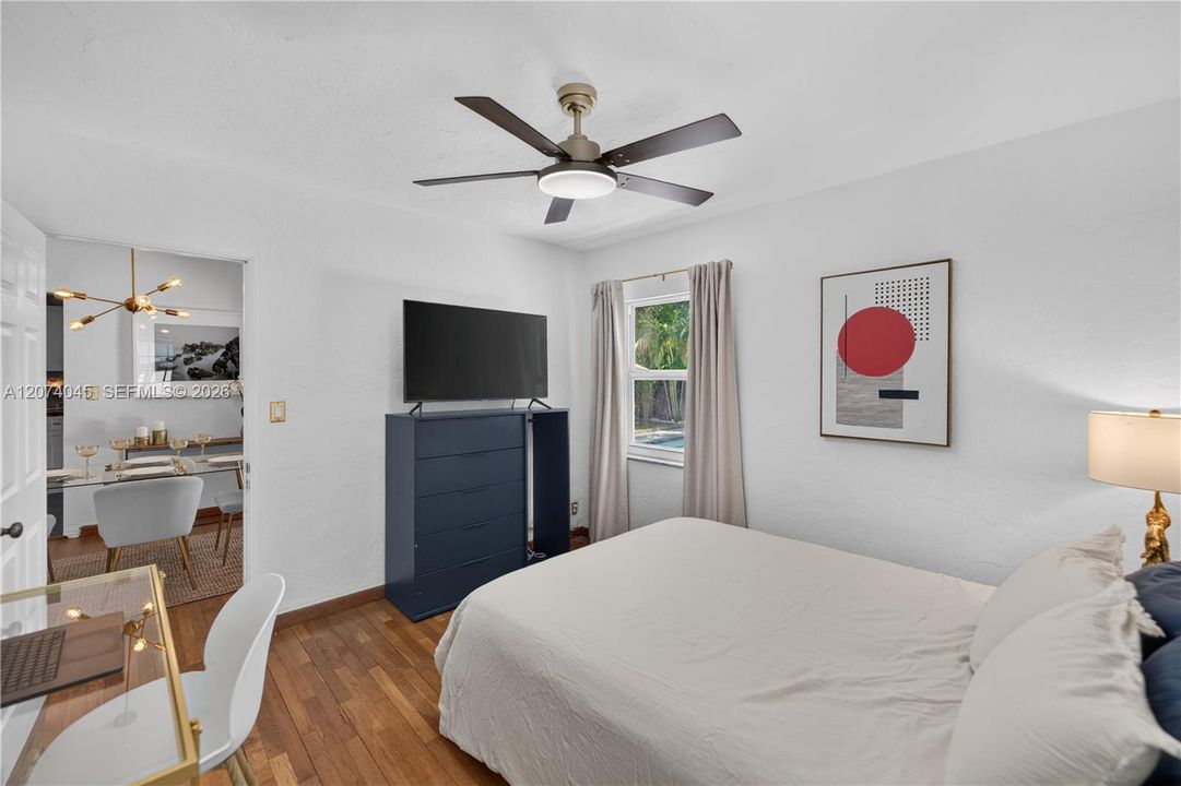 For Sale: $995,000 (2 beds, 1 baths, 962 Square Feet)