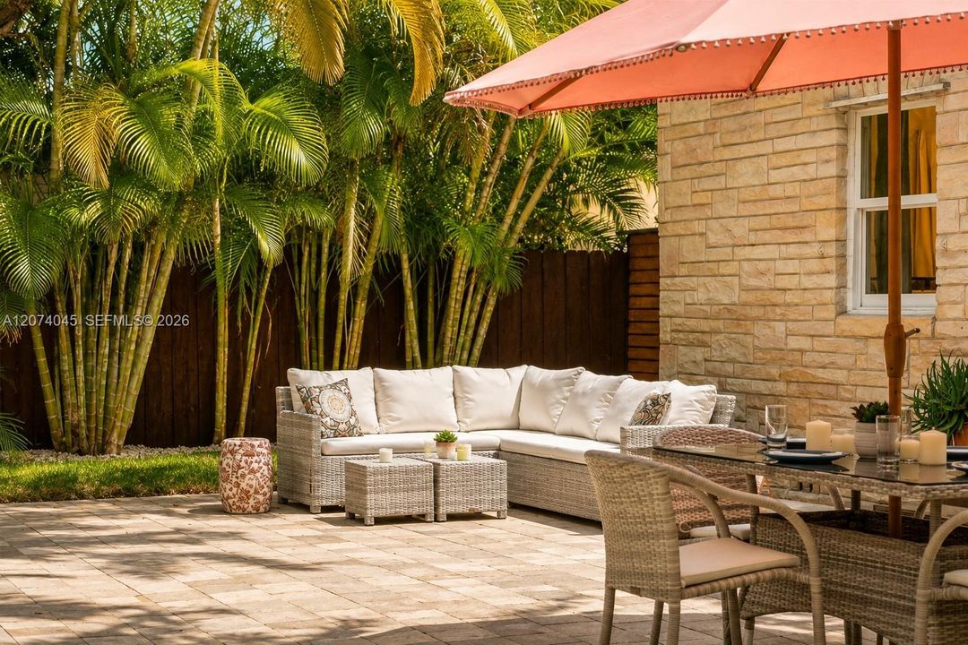For Sale: $995,000 (2 beds, 1 baths, 962 Square Feet)
