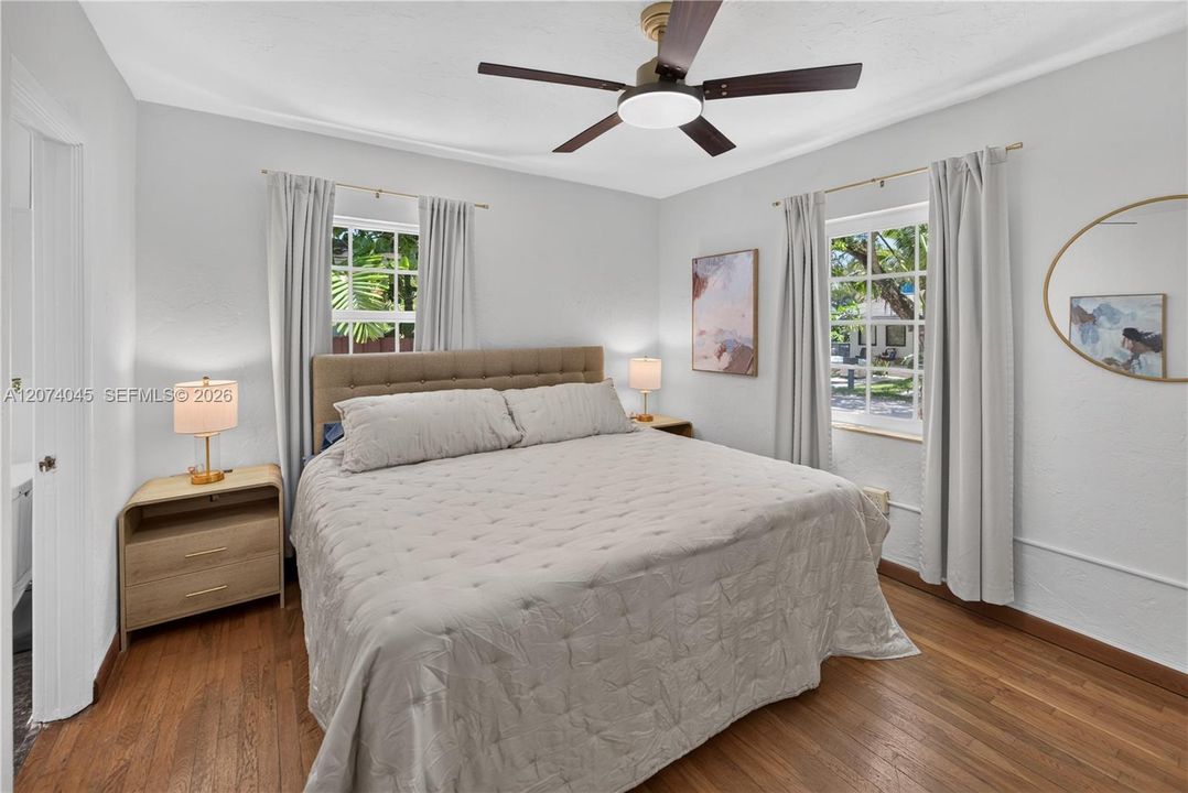 For Sale: $995,000 (2 beds, 1 baths, 962 Square Feet)