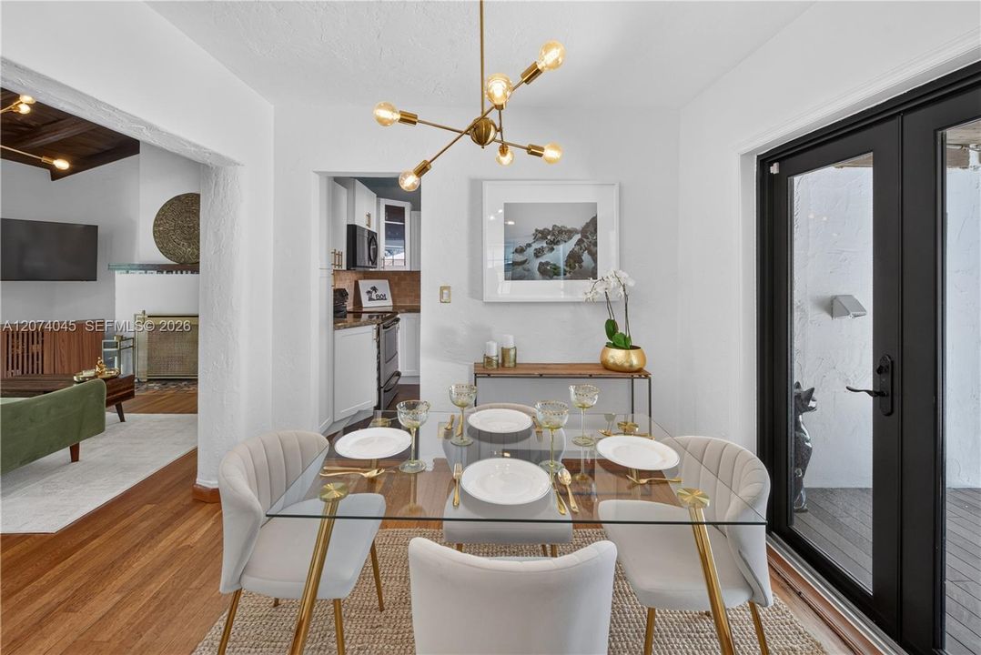 For Sale: $995,000 (2 beds, 1 baths, 962 Square Feet)