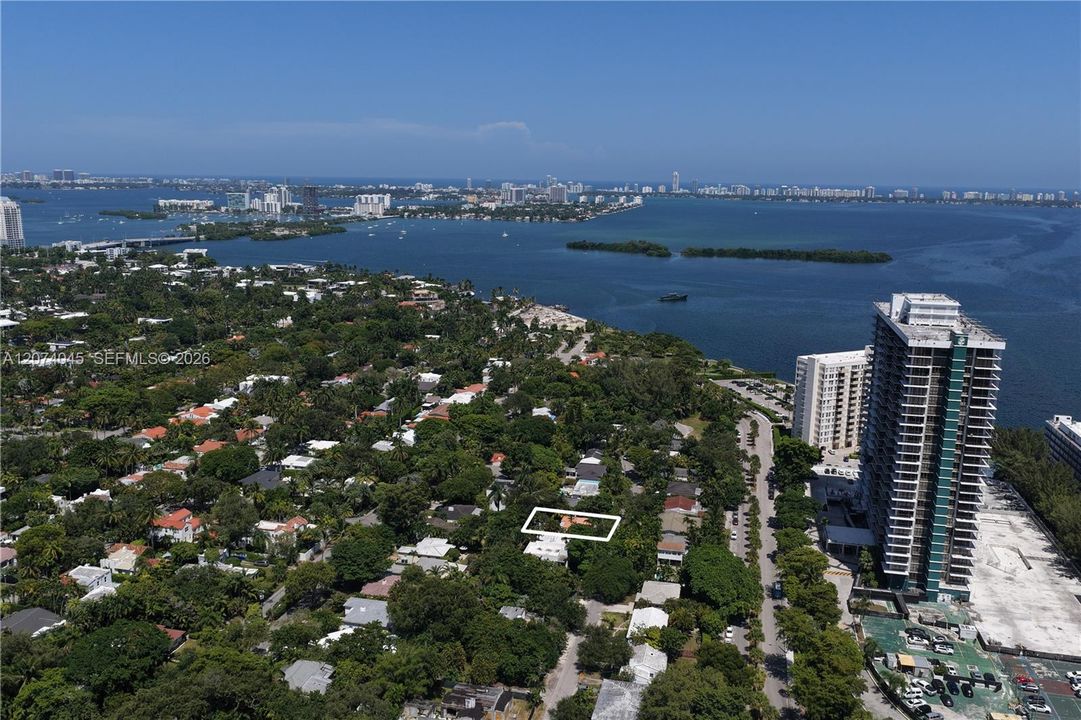 For Sale: $995,000 (2 beds, 1 baths, 962 Square Feet)