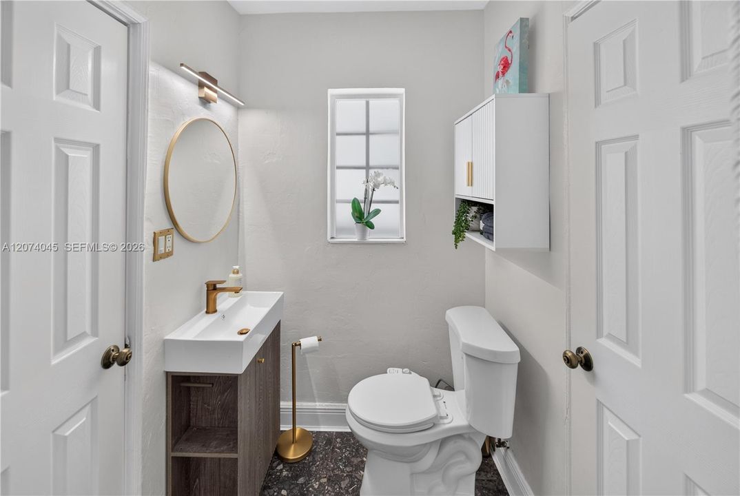 For Sale: $995,000 (2 beds, 1 baths, 962 Square Feet)