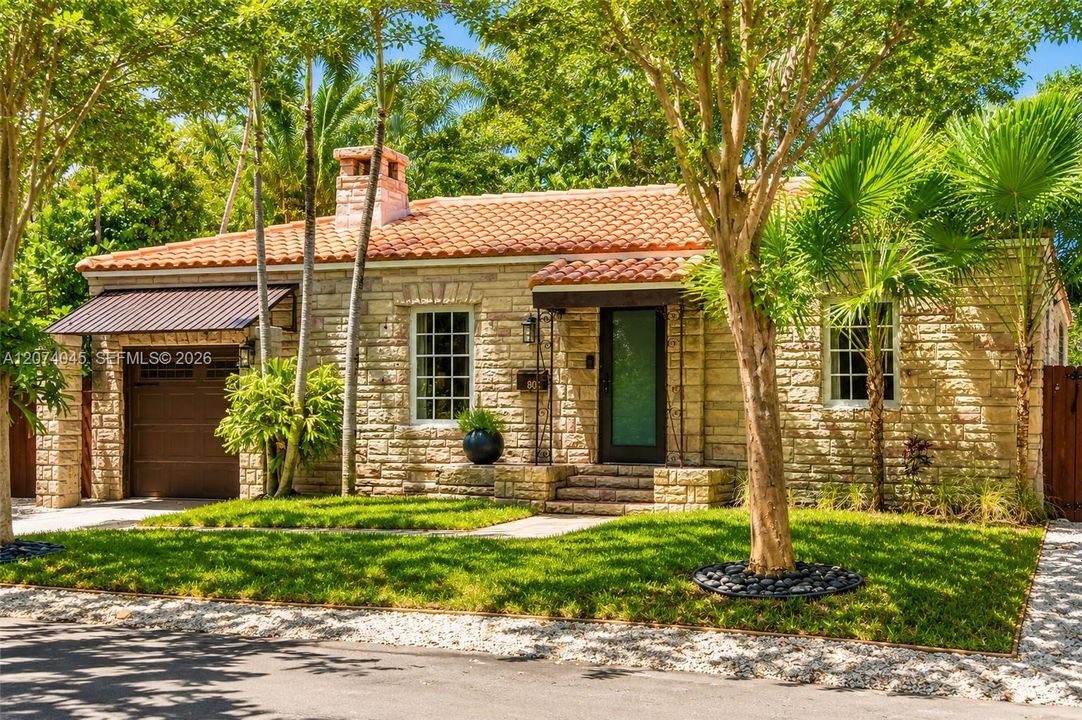 For Sale: $995,000 (2 beds, 1 baths, 962 Square Feet)