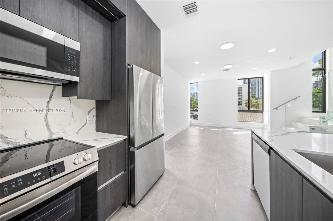 For Rent: $4,500 (3 beds, 3 baths, 1552 Square Feet)