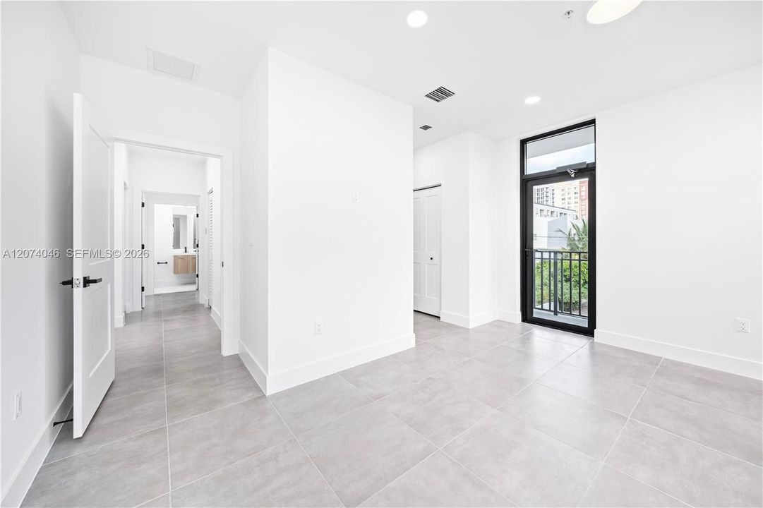 For Rent: $4,500 (3 beds, 3 baths, 1552 Square Feet)