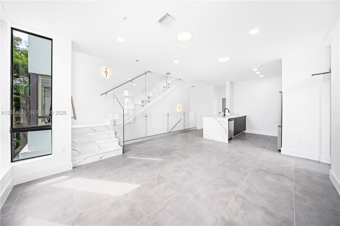For Rent: $4,500 (3 beds, 3 baths, 1552 Square Feet)