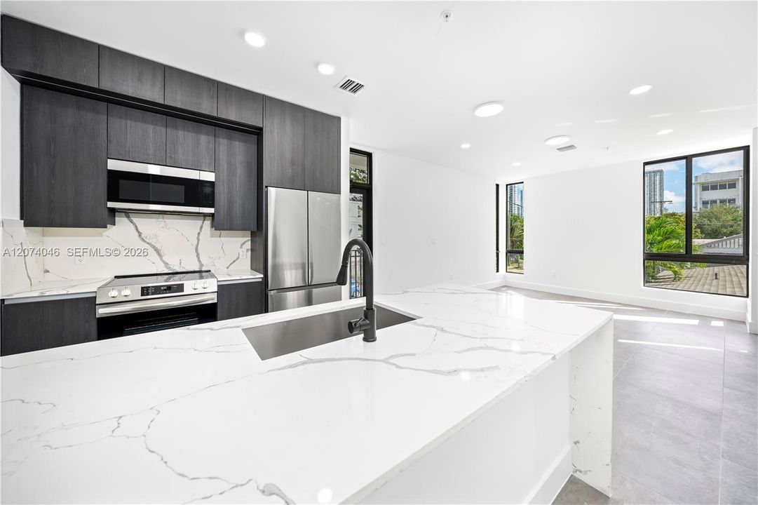 For Rent: $4,500 (3 beds, 3 baths, 1552 Square Feet)