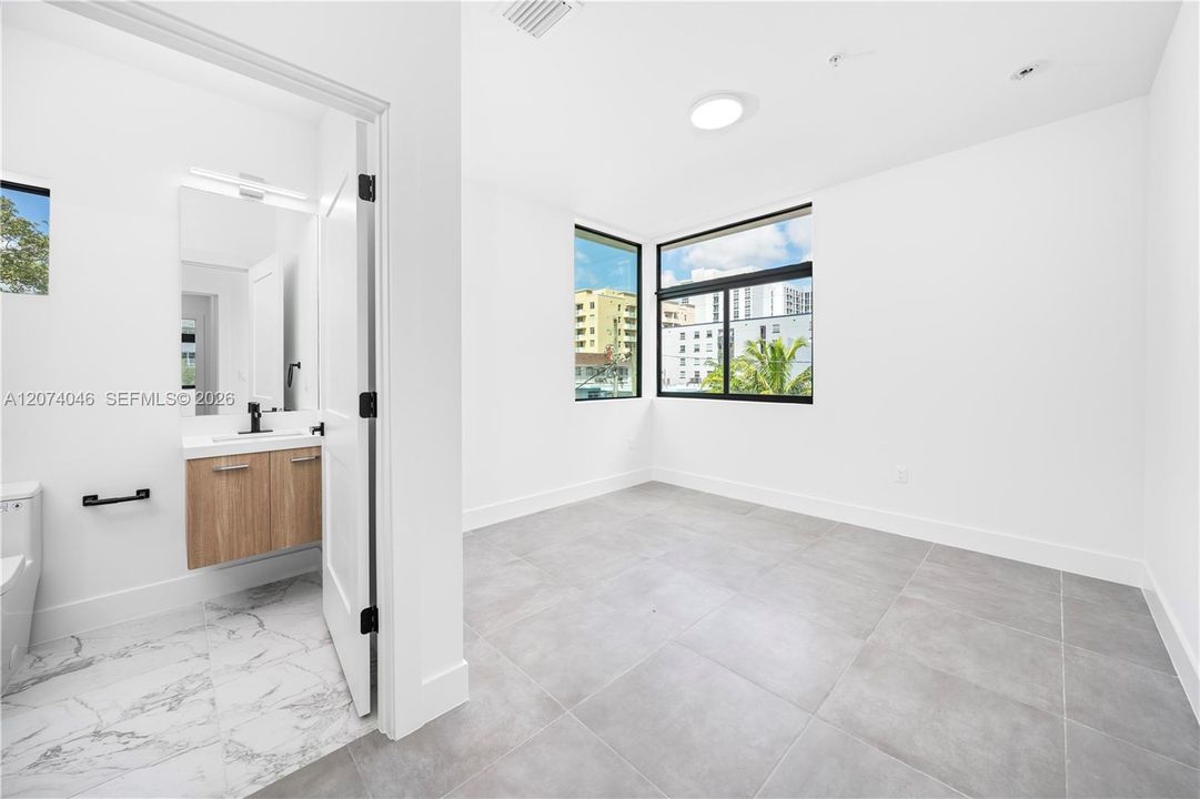 For Rent: $4,500 (3 beds, 3 baths, 1552 Square Feet)