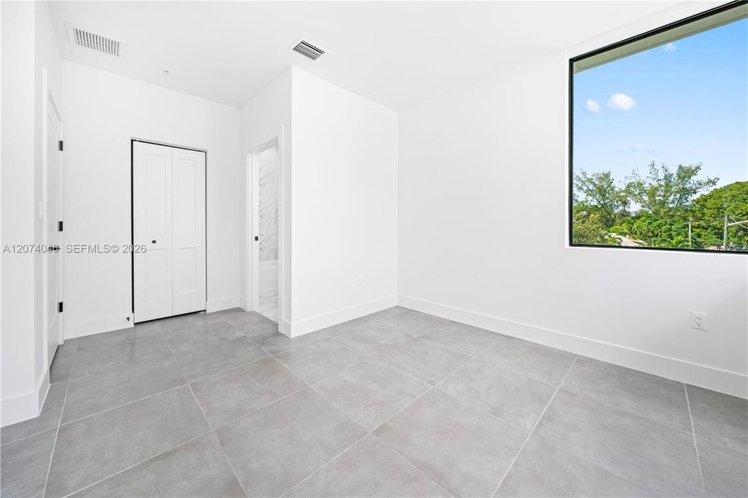 For Rent: $4,500 (3 beds, 3 baths, 1552 Square Feet)