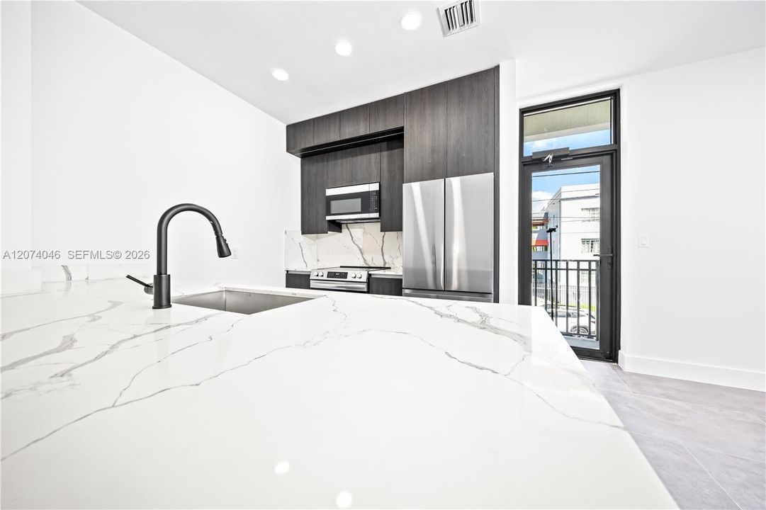 For Rent: $4,500 (3 beds, 3 baths, 1552 Square Feet)