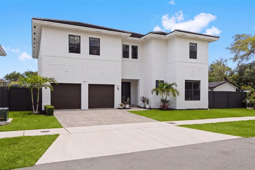 For Sale: $1,749,000 (5 beds, 5 baths, 3533 Square Feet)
