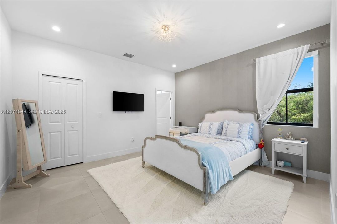 For Sale: $1,749,000 (5 beds, 5 baths, 3533 Square Feet)
