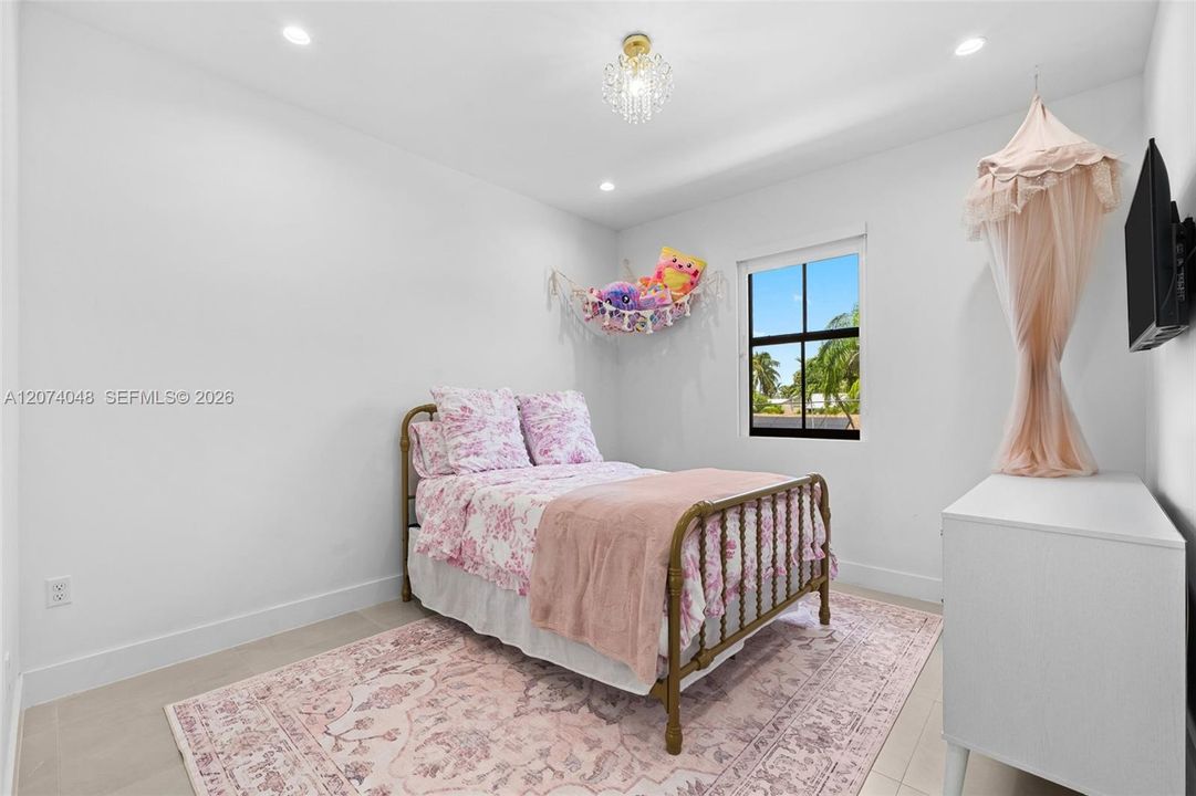 For Sale: $1,749,000 (5 beds, 5 baths, 3533 Square Feet)