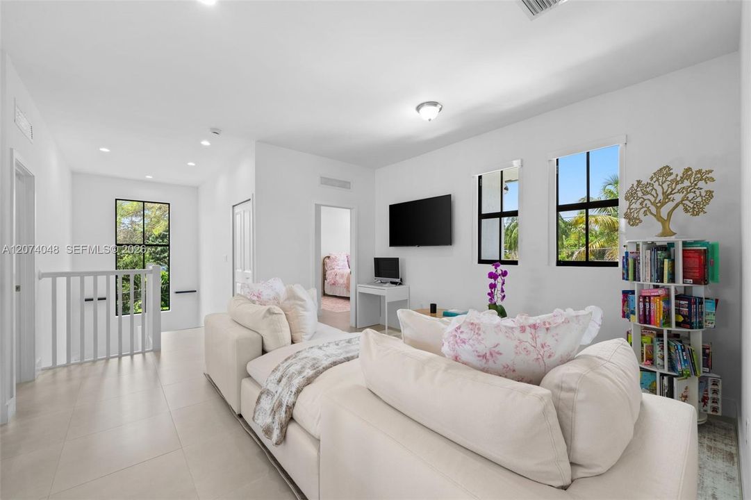 For Sale: $1,749,000 (5 beds, 5 baths, 3533 Square Feet)