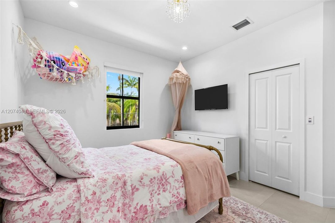 For Sale: $1,749,000 (5 beds, 5 baths, 3533 Square Feet)