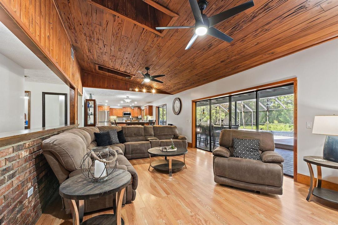 015-12395-153rdCtN-Living-Room