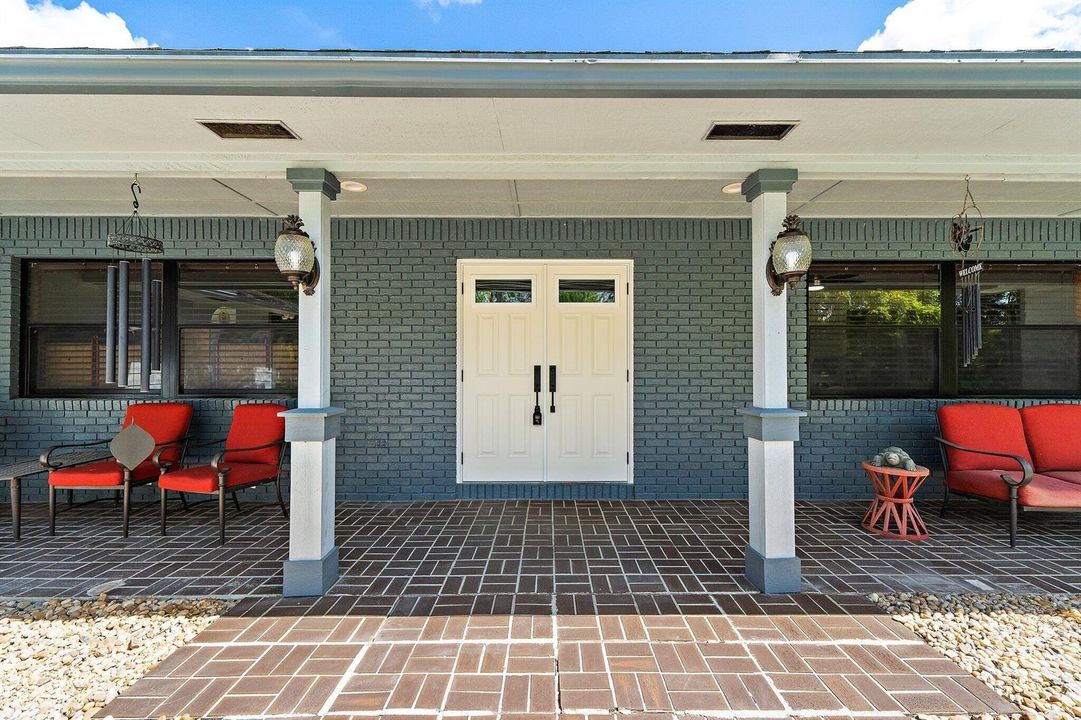 004-12395-153rdCtN-Front-Entry-Porch