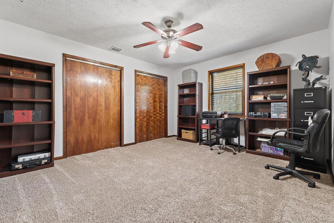 023-12395-153rdCtN-Office