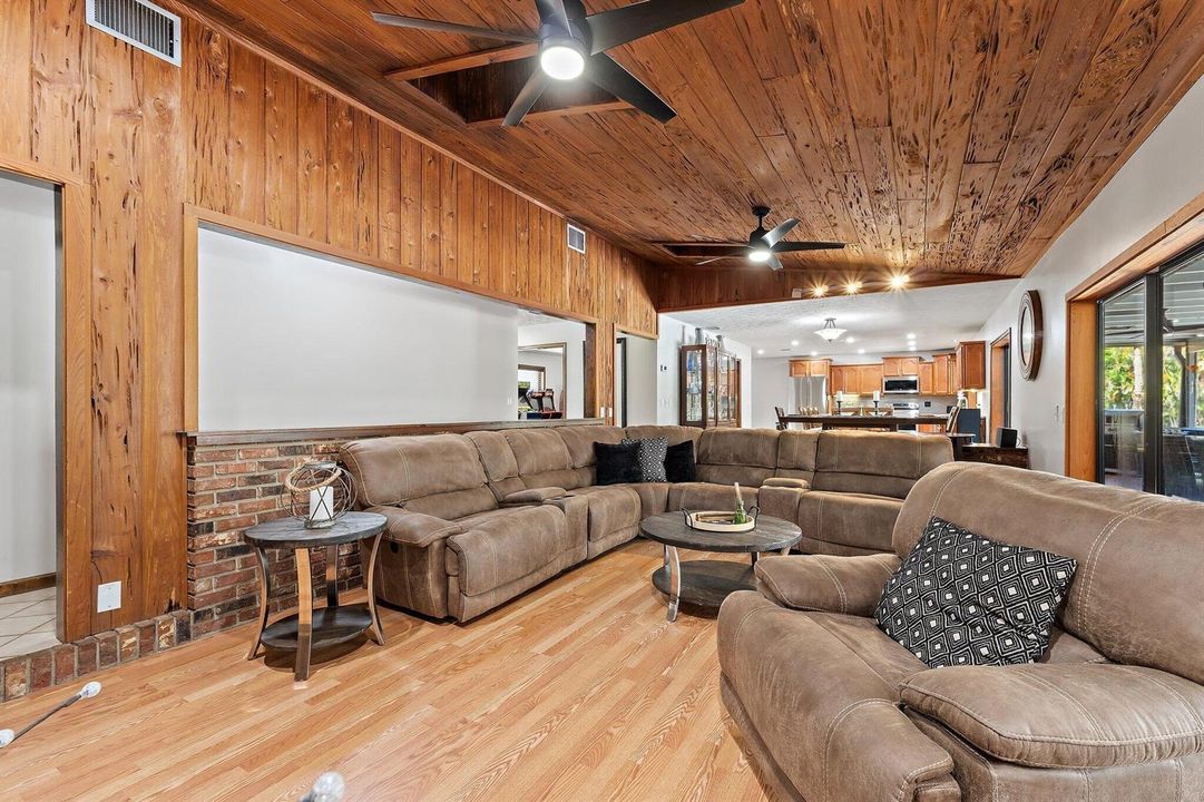 014-12395-153rdCtN-Living-Room