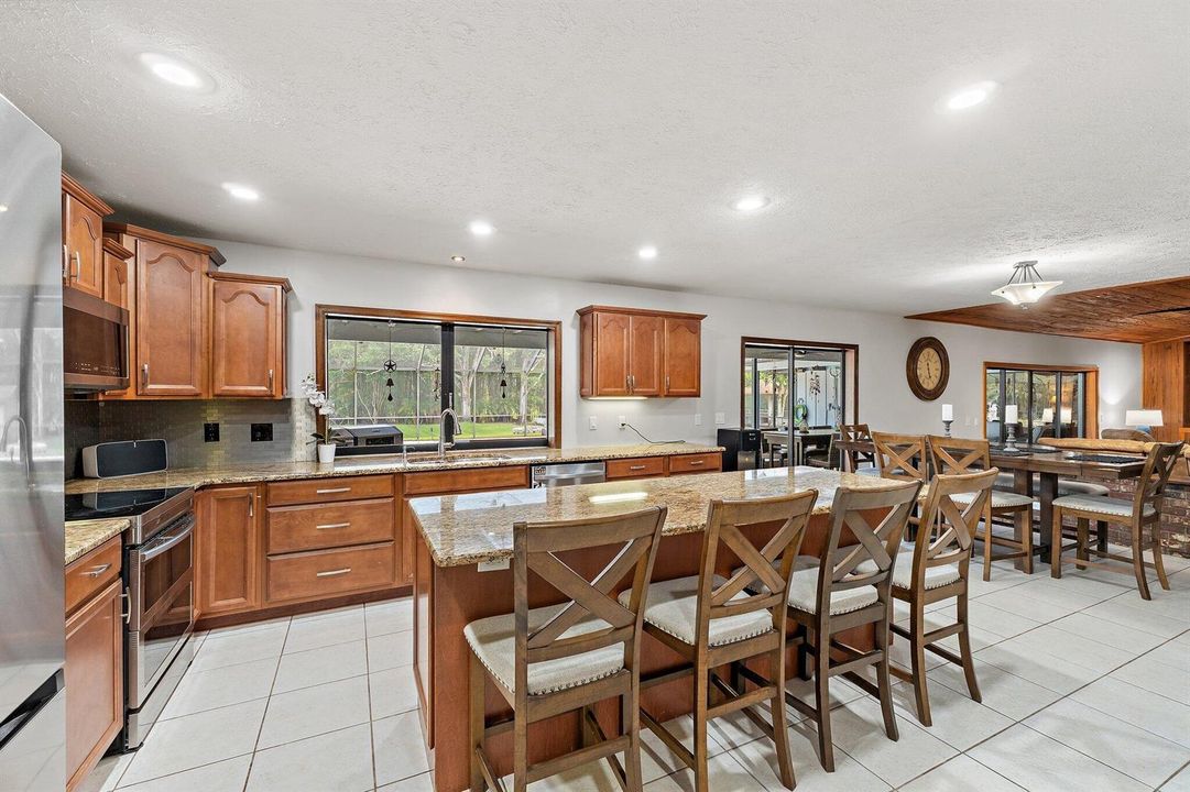 033-12395-153rdCtN-Kitchen