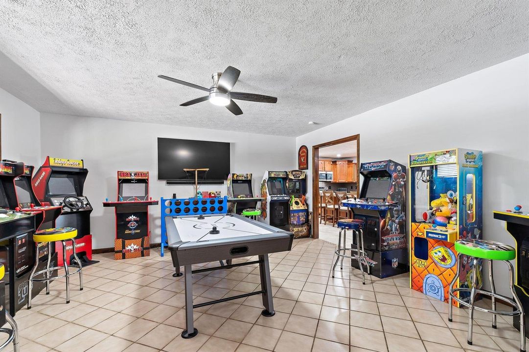 009-12395-153rdCtN-Game-Room