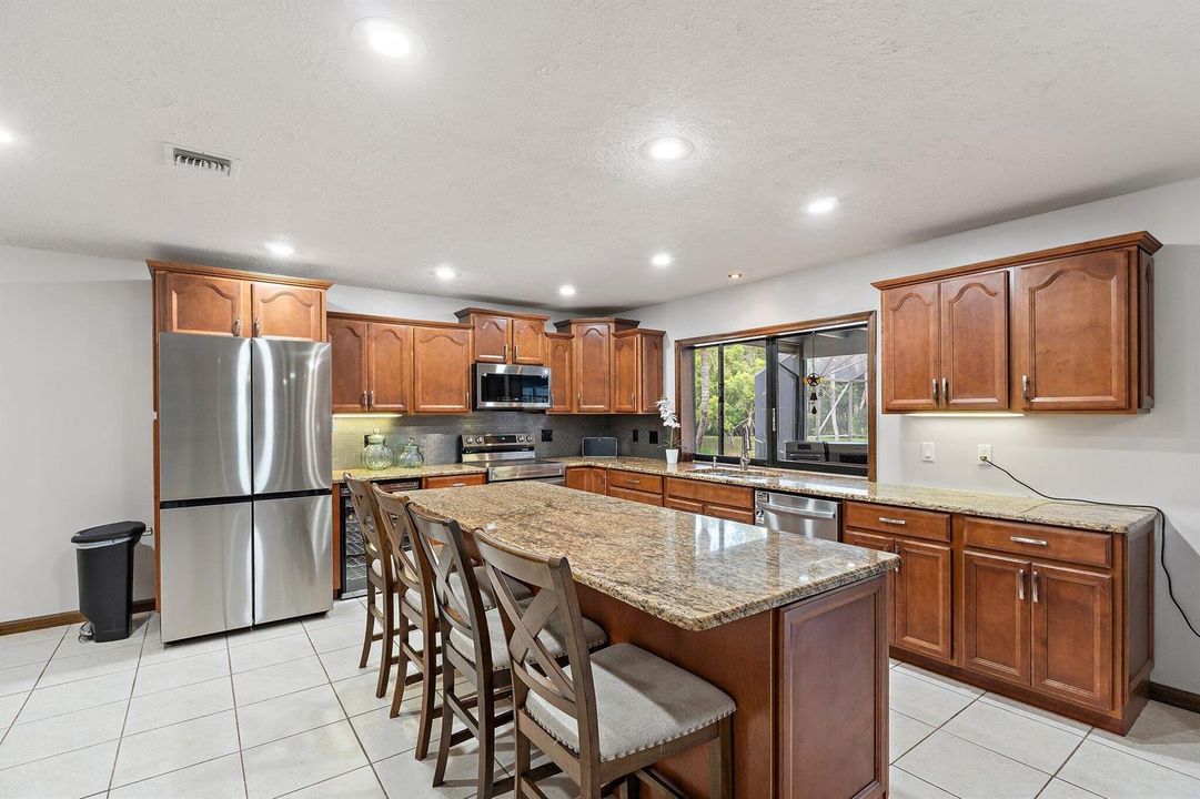 032-12395-153rdCtN-Kitchen