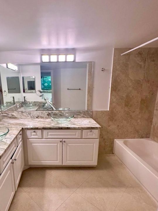 En Venta: $237,000 (1 camas, 1 baños, 898 Pies cuadrados)