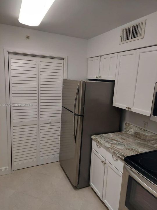 En Venta: $237,000 (1 camas, 1 baños, 898 Pies cuadrados)