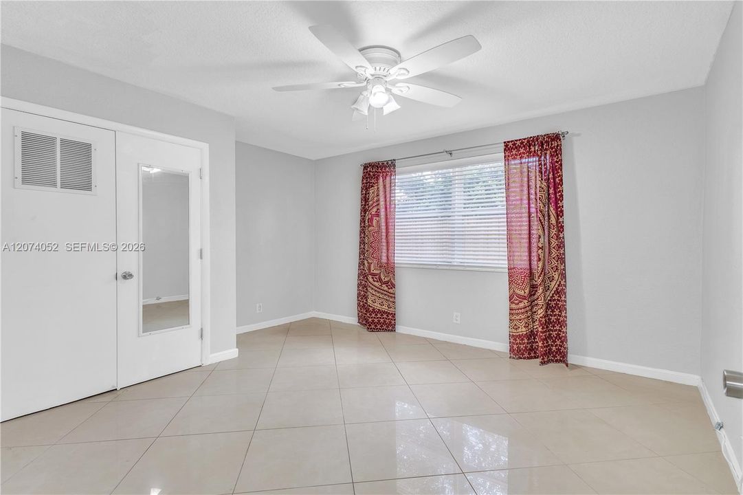 For Rent: $2,300 (3 beds, 2 baths, 960 Square Feet)